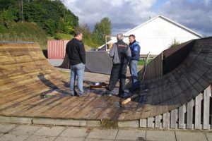 Skateboardbanen trængte til en kærlig hånd.