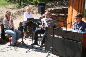 Ved Udtryk 2007 gav en udvidet udgave af Trio Tranten en flok sange ved Natur-Teknik-hytten.